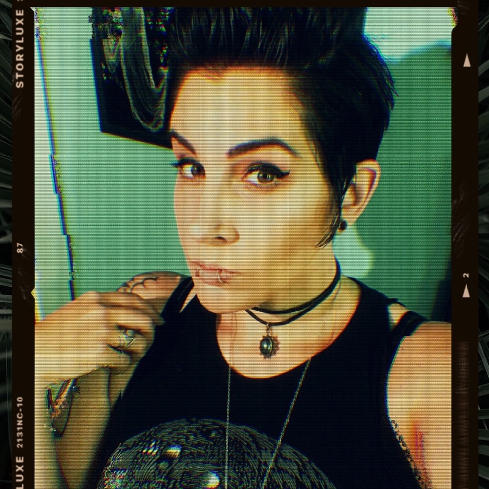 Meet your Posher, Cassandra